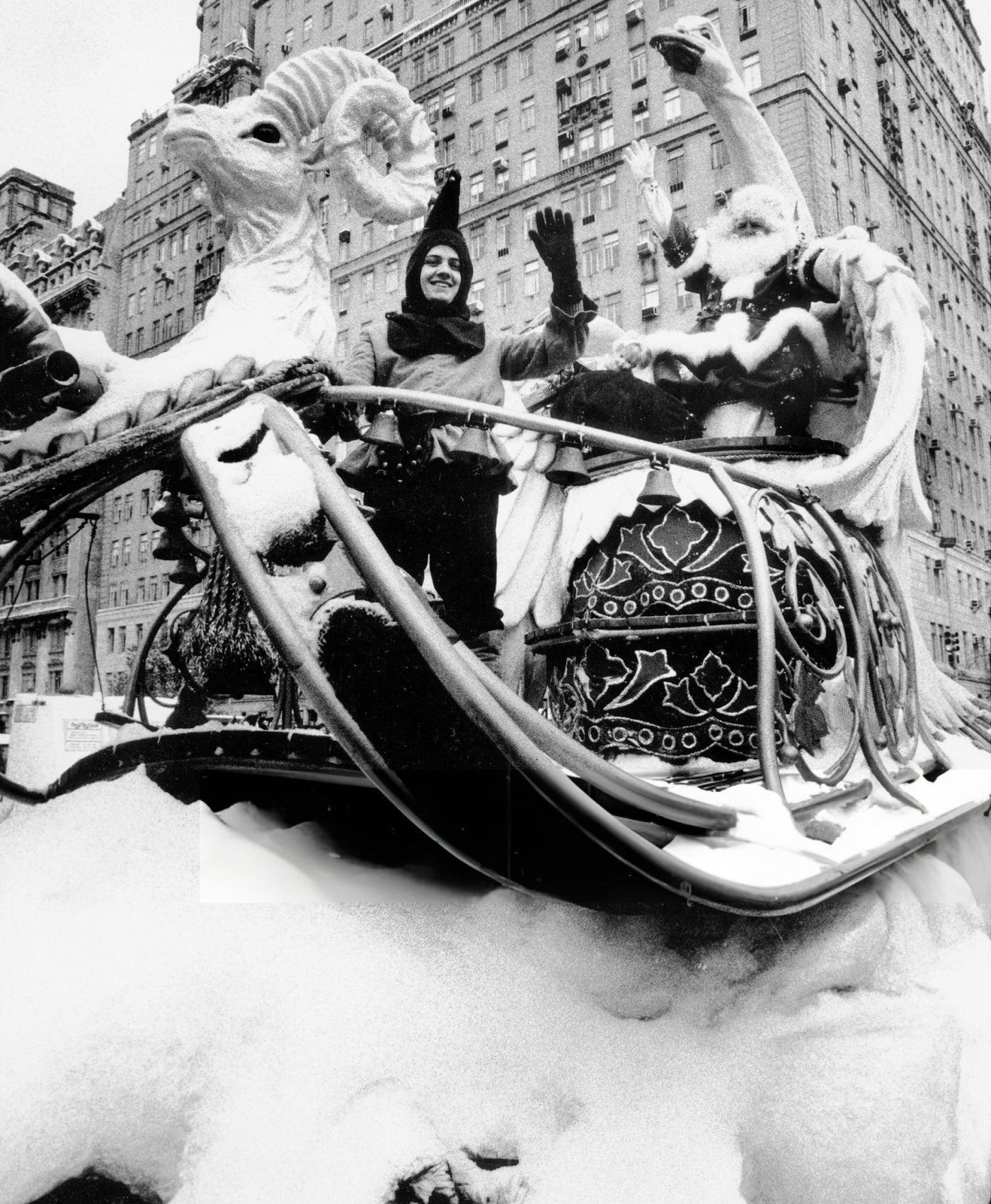 Santa And His Reindeer Are Seen With Real Snow During The Macy'S Thanksgiving Day Parade, November 23, 1989.