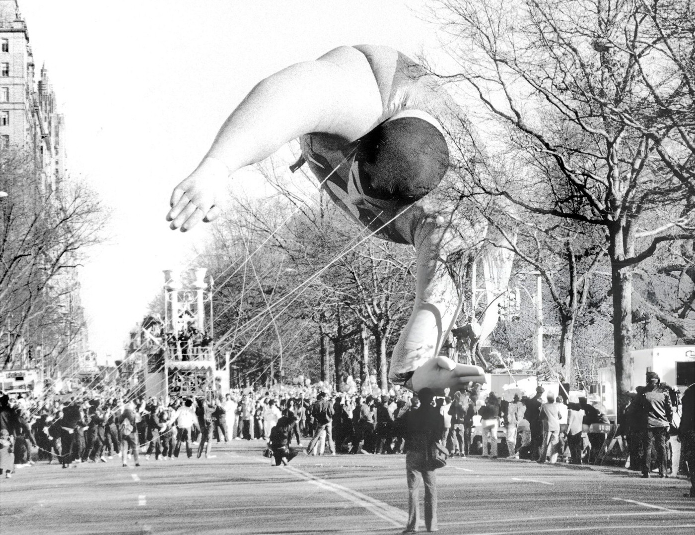Kryptonite Is Discovered Under Central Park West, Explaining Superman'S Broken Hand During The Macy'S Thanksgiving Day Parade.