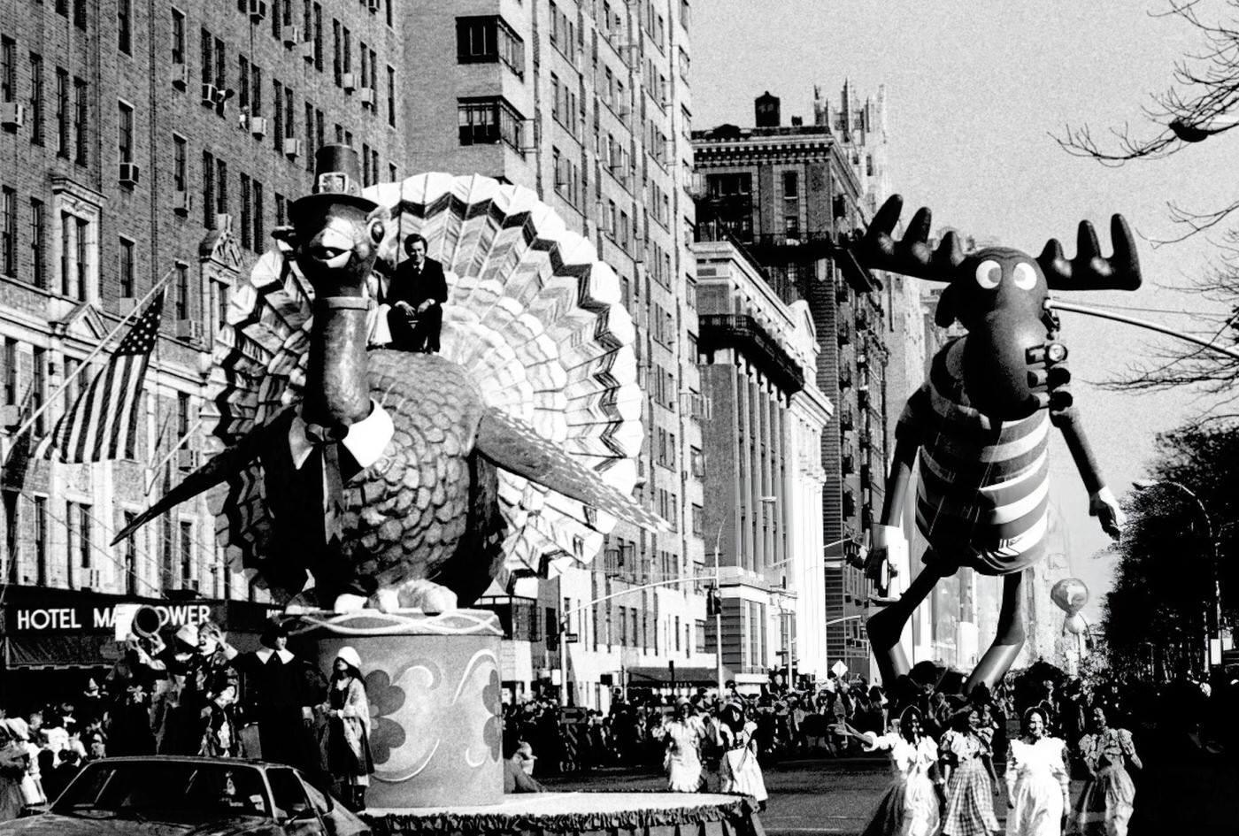 The Turkey Float And 'Bullwinkle J. Moose' Travel Along The Parade Route During The 55Th Annual Macy'S Thanksgiving Day Parade, November 26, 1981.