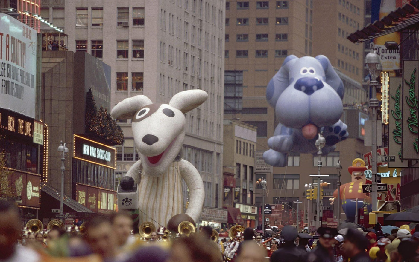 The Blues Clues Balloon Makes Its First Appearance During The 1999 Macy'S Thanksgiving Day Parade.