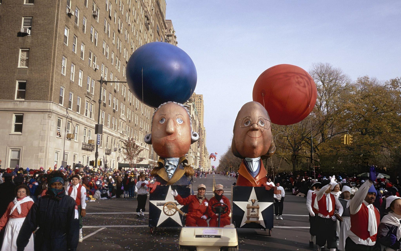 George Washington And Benjamin Franklin Caricatures During The 1996 Macy'S Thanksgiving Day Parade.