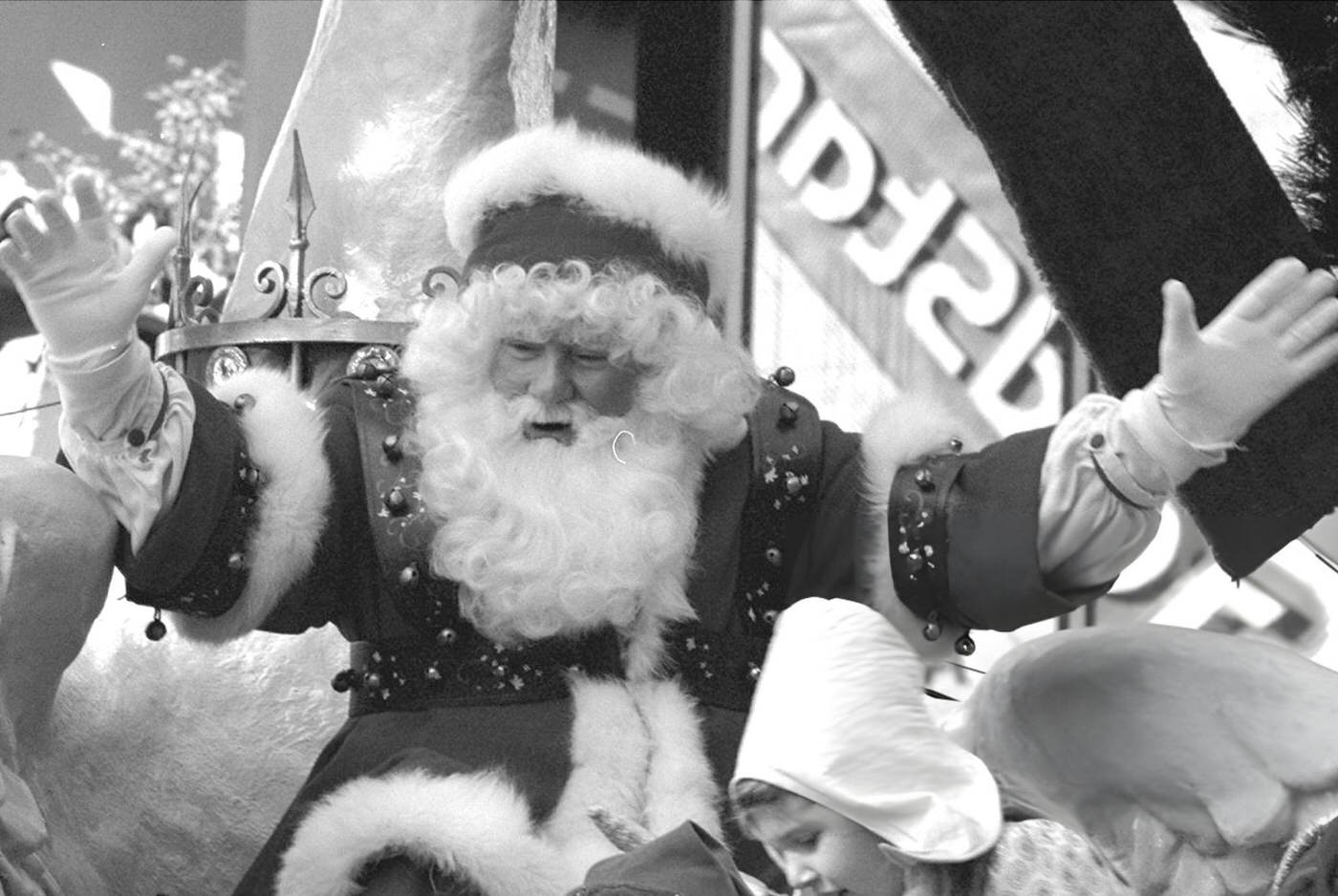 Santa Claus Waves To The Crowd At The End Of The Macy'S Thanksgiving Day Parade.