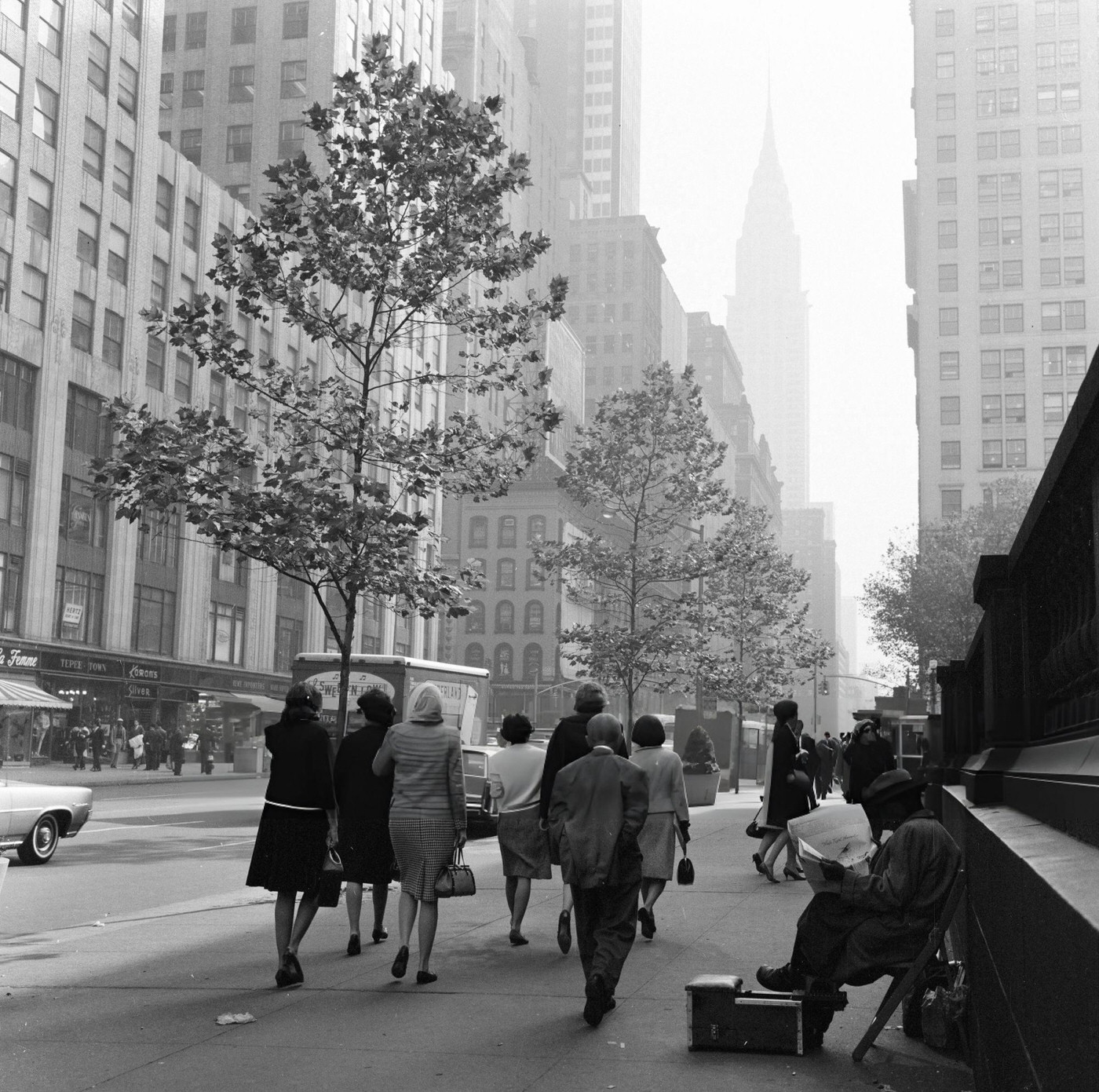 New York Street Scenes With The Empire State Building In The Background, October 15, 1964.