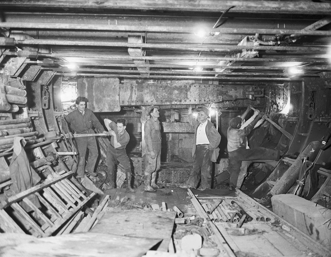 &Amp;Quot;Sandhogs&Amp;Quot; Work Under High Pressure In New Tubes Extending Under The East River From Rutger'S Slip, Manhattan, To York Street, Brooklyn, December 17, 1931.