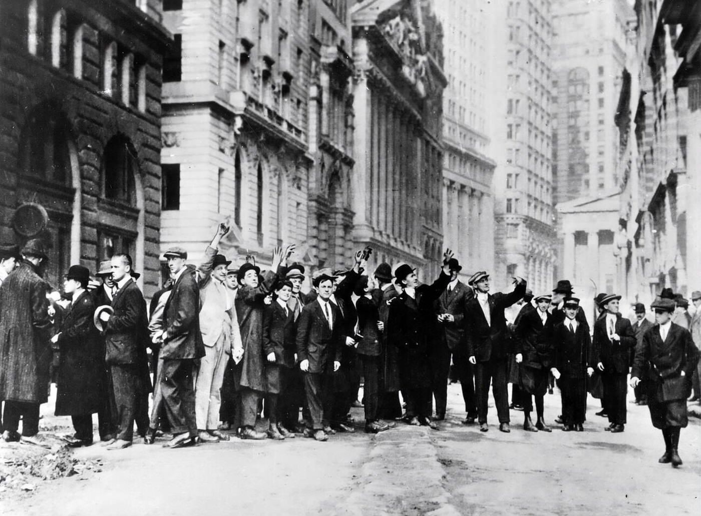 Crowd Gathering On Wall Street In New York After The Wall Street Crash, Late October 1929.