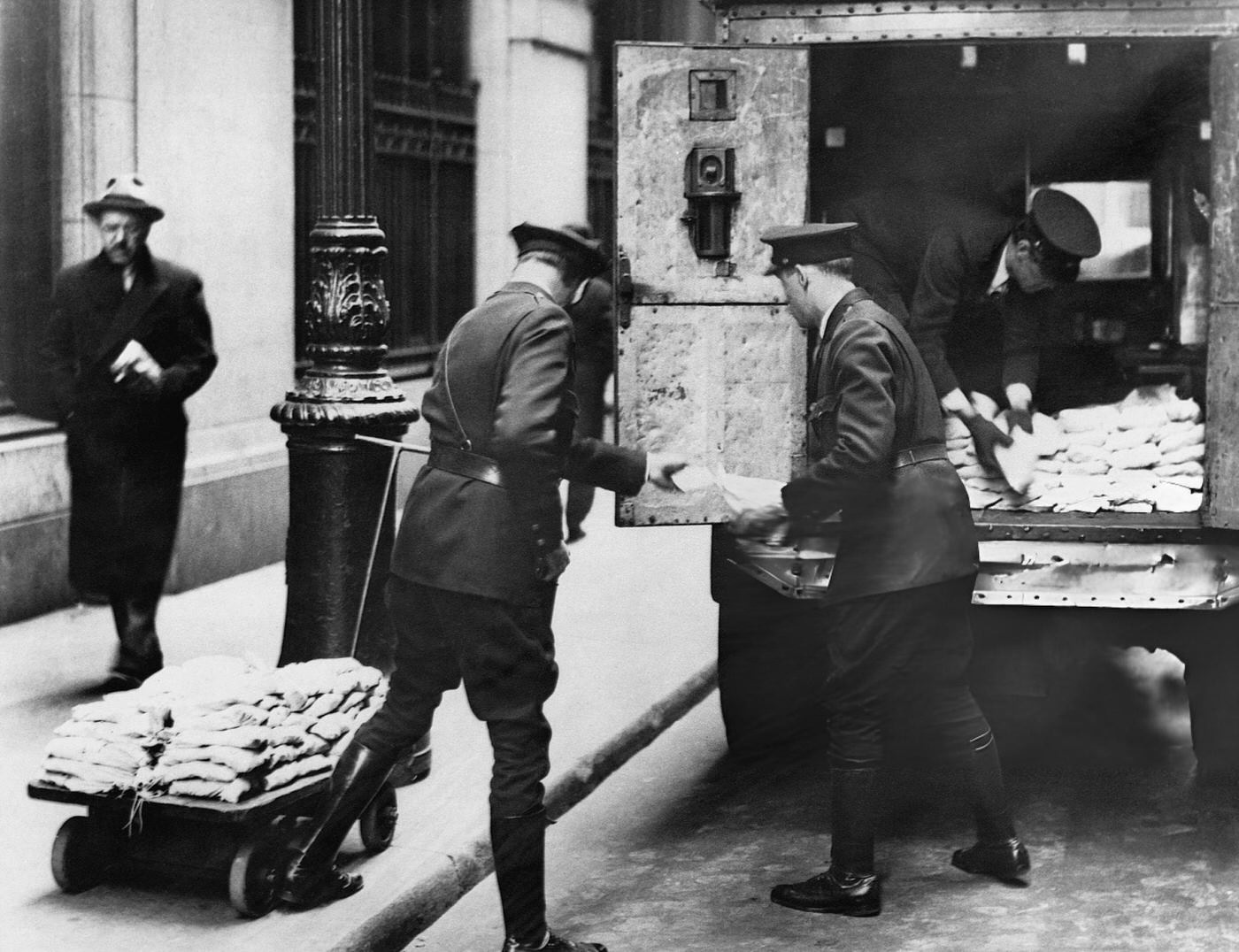 A Shipment Of Gold Coins Valued Into Six Figures From Depositors Of The Empire Trust Co. Flows Back Into The Federal Reserve Bank During The Crisis.