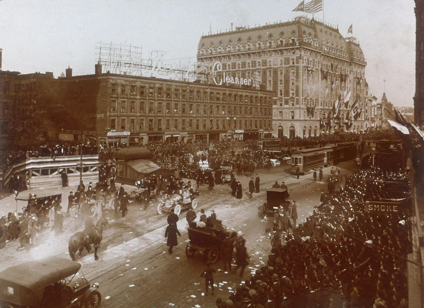Start Of The New York To Paris Automobile Race In Times Square, 1908.