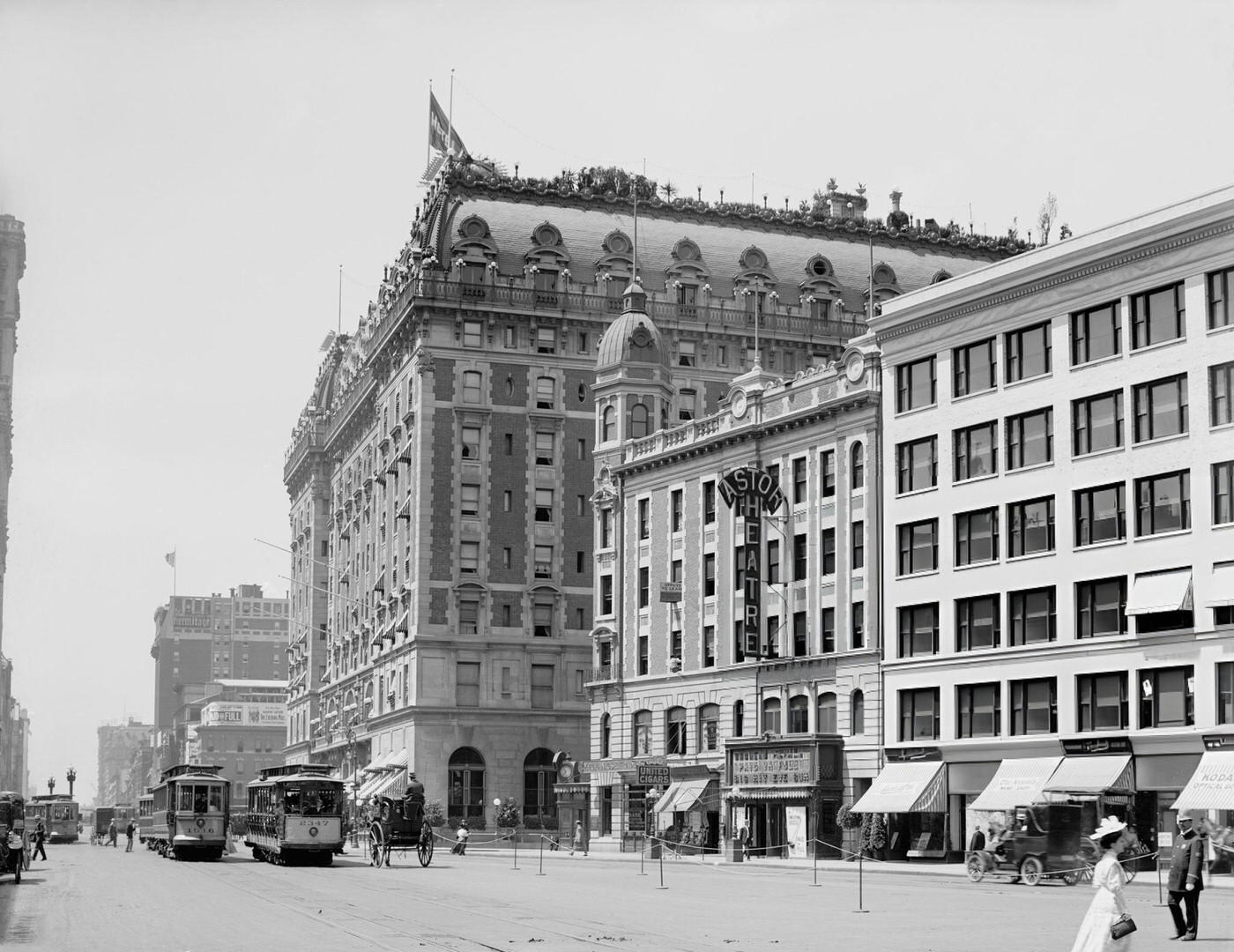 Hotel Astor And Astor Theater, Broadway, Times Square, 1910.