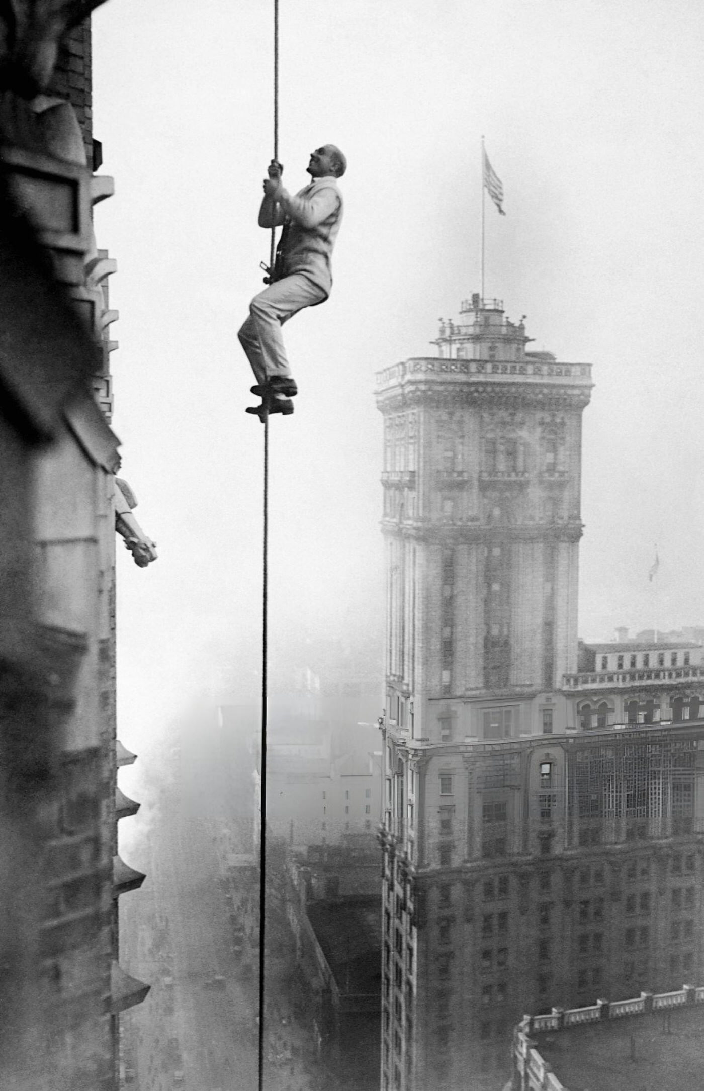 The &Amp;Quot;Human Squirrel&Amp;Quot; Climbing A Skyscraper In Times Square To Fundraise For War Relief.