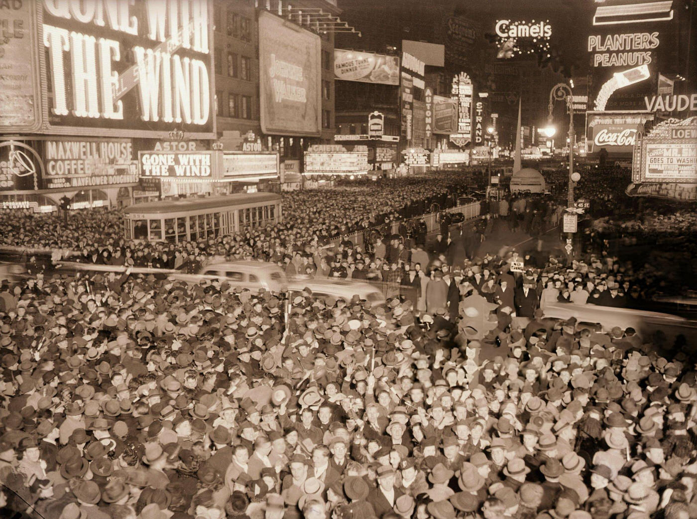 Crowd In Times Square For New Year'S Eve Celebration, December 1939.