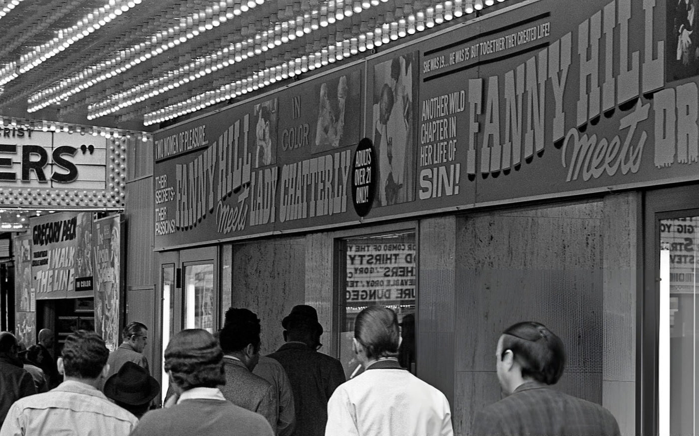 The 'Gorgeous Gobbler' Turkey Balloon Drifts Over Times Square During Macy'S Thanksgiving Day Parade, November 24, 1960.
