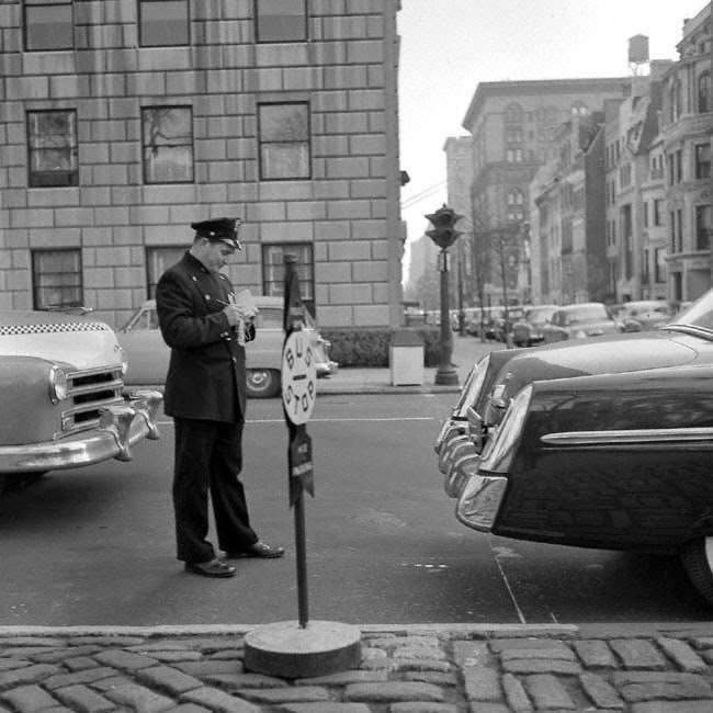 No Poses, Just Life: The Candid 1950S Street Photography That Reveals The True, Unguarded Faces Of New Yorkers
