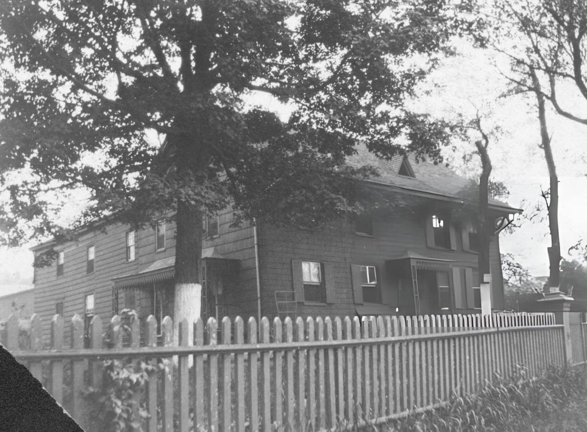 Rapelye House At 29 Main Street, Astoria, 1922.