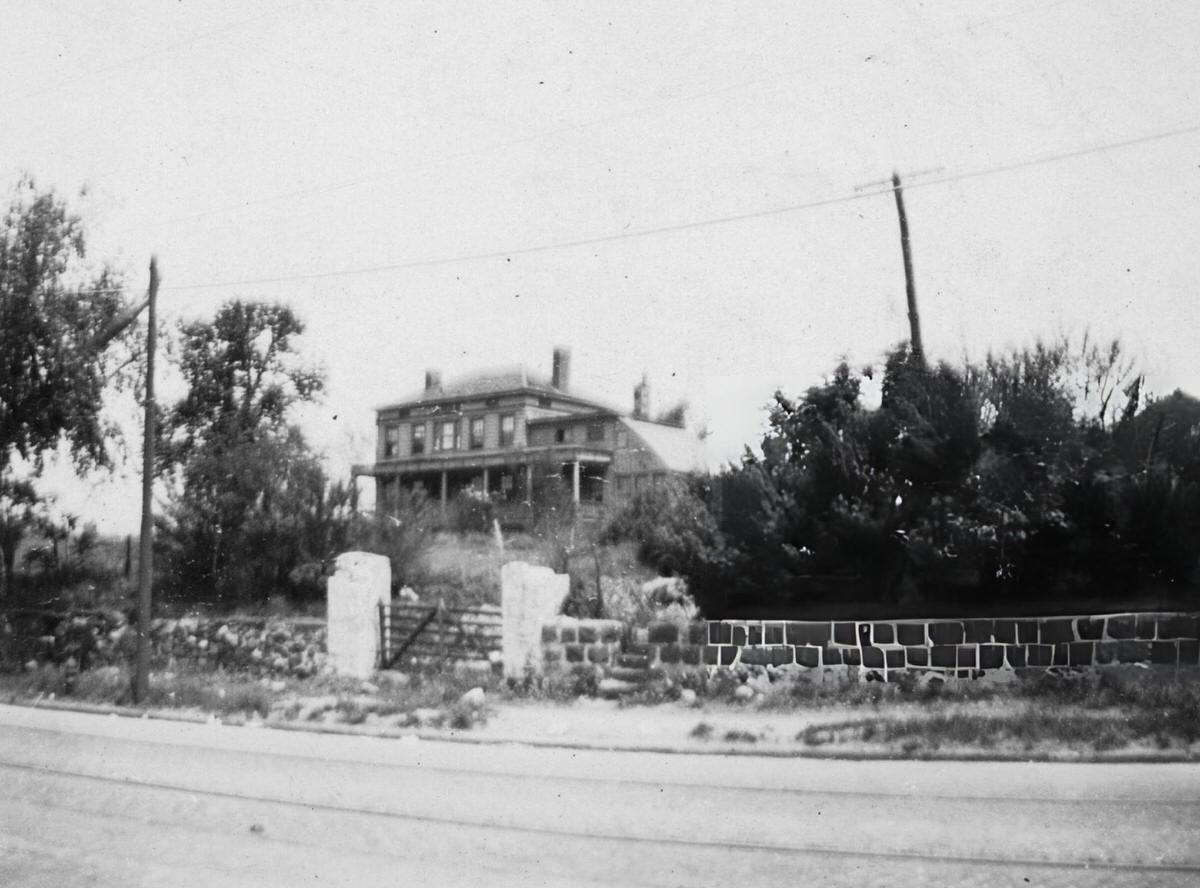 Chambers House At Broadway And Crescent Street, Astoria, 1923.