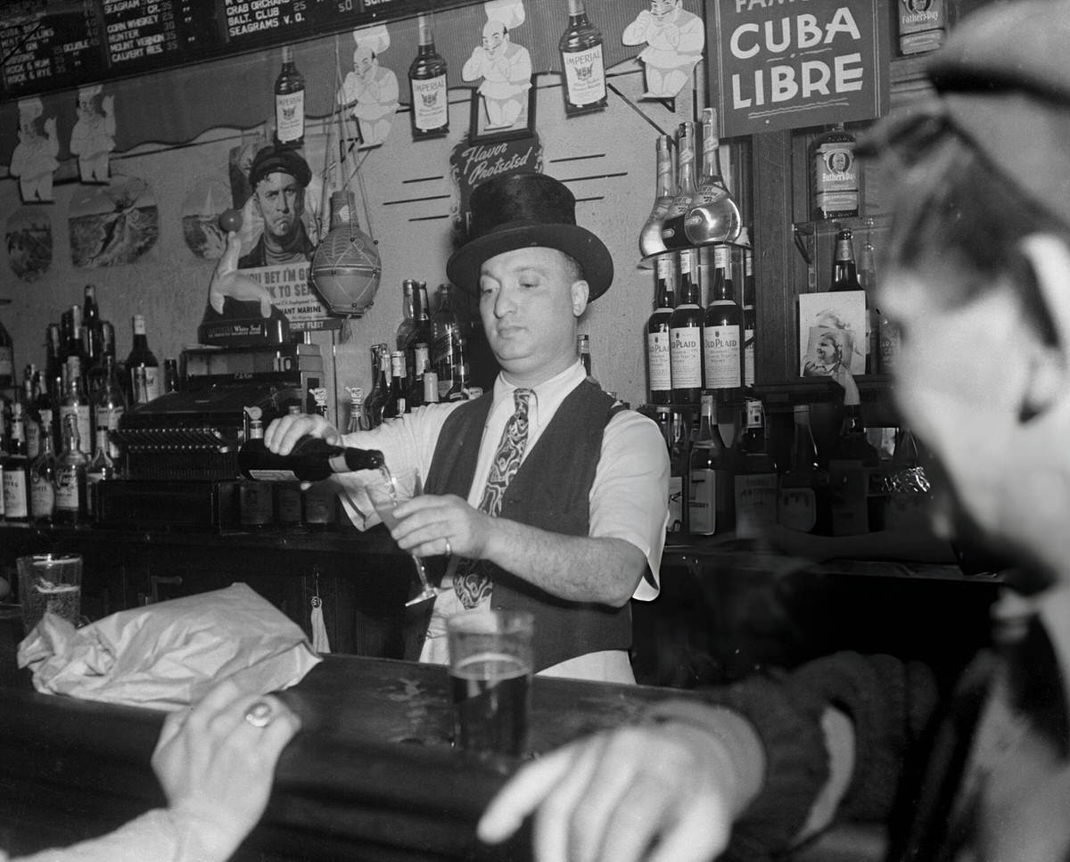 Bartender Pouring Beer For Patrons At Sammy'S Bowery Follies, New York.