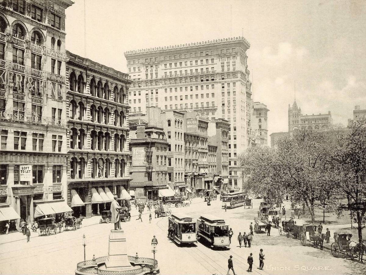 Union Square, Manhattan, 1900.