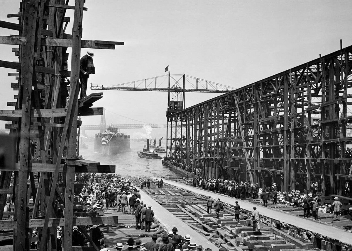 Launch Of The Battleship Uss Arizona From The Brooklyn Navy Yard Into The East River, 1915.
