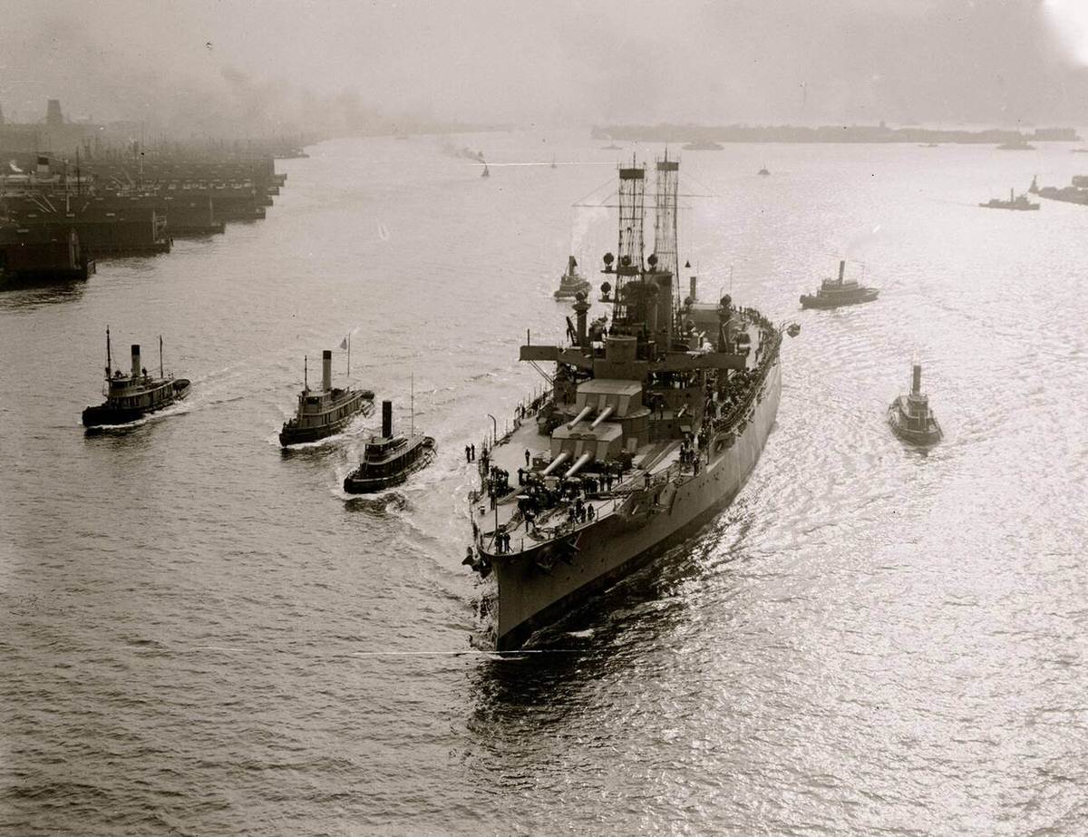 Battleship Uss Wyoming Sailing Under The Brooklyn Bridge After Being Outfitted At The Brooklyn Navy Yard, 1912.