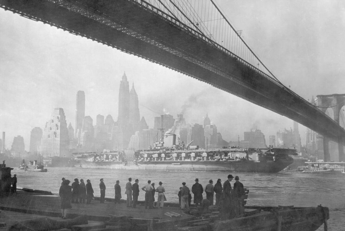 Aircraft Carrier Uss Franklin D. Roosevelt Sailing The East River After Construction At The Brooklyn Navy Yard, 1945.