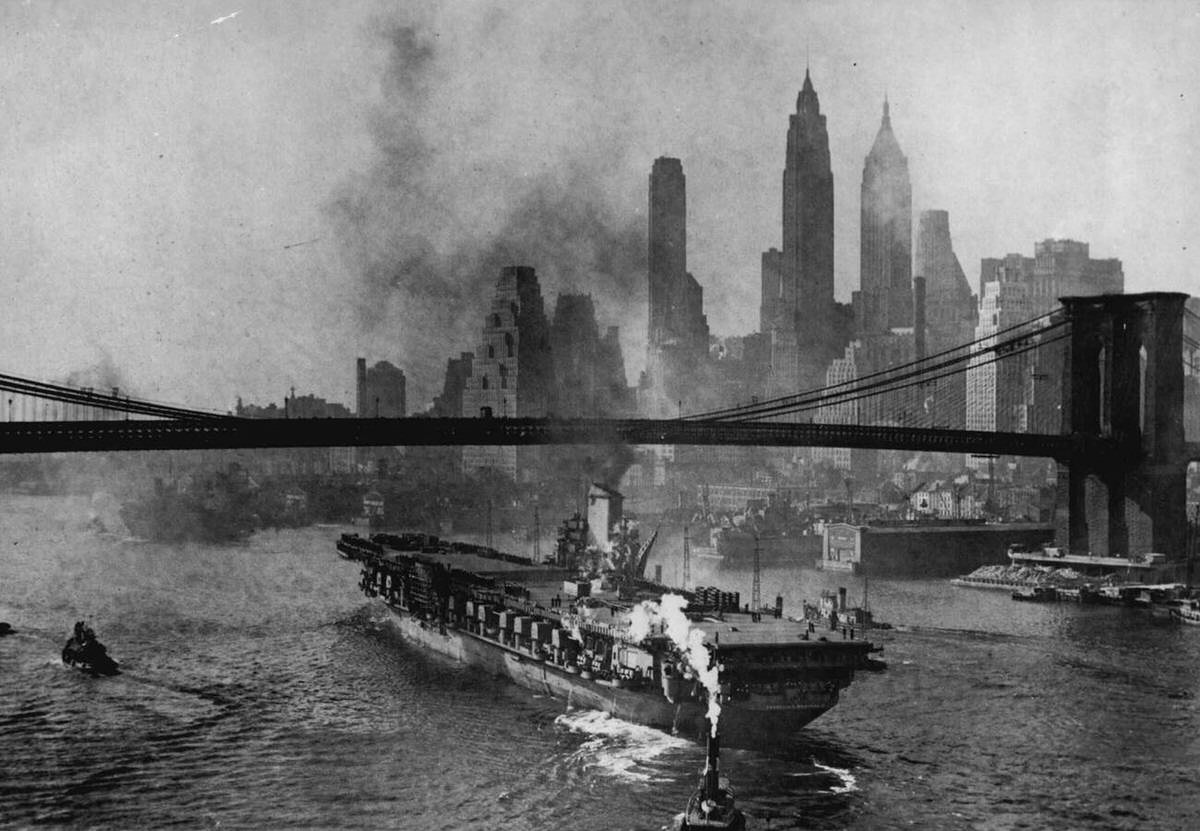 Aircraft Carrier Uss Franklin D. Roosevelt Sailing Under The Brooklyn Bridge, 1945.