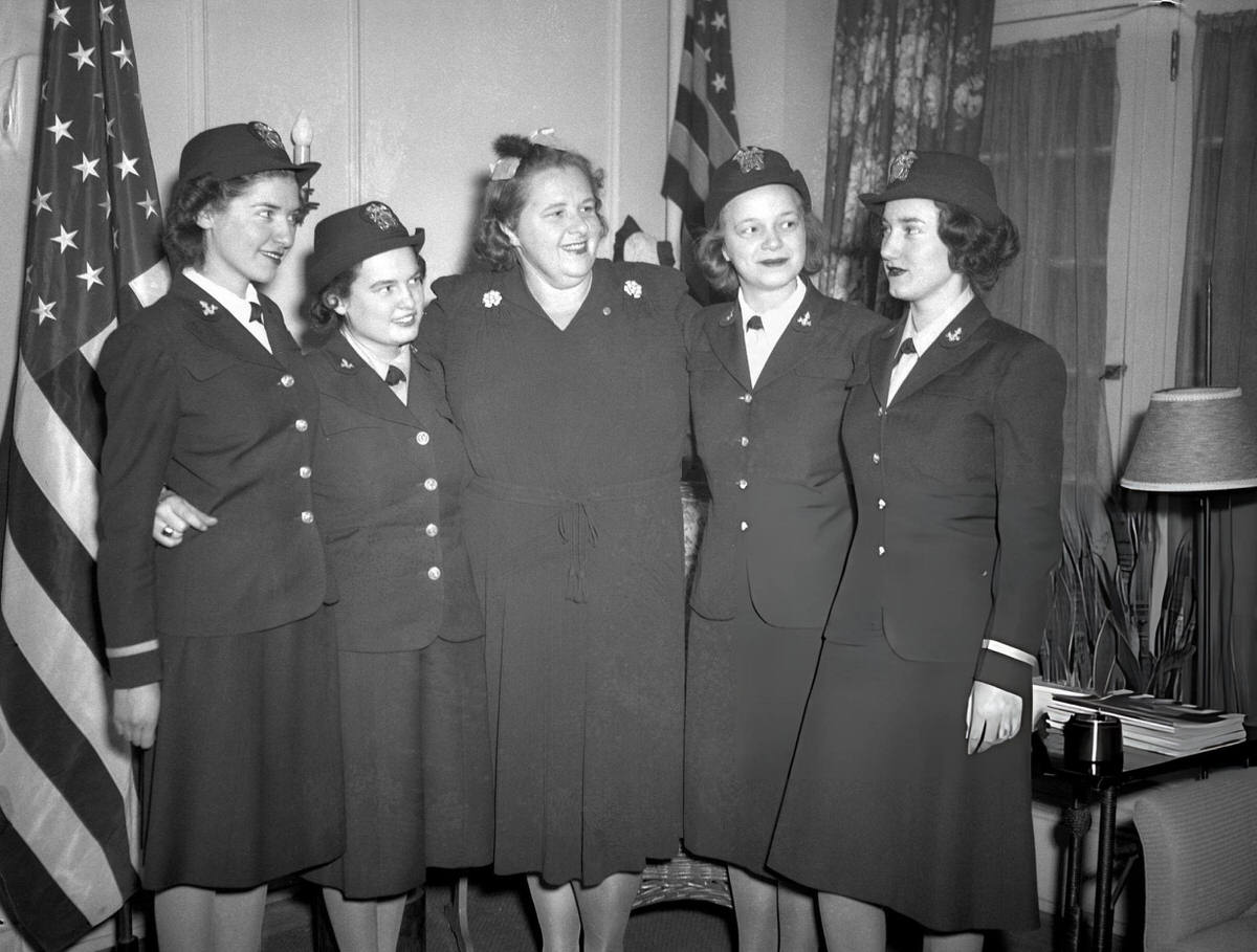 Kate Smith Preparing For A Radio Broadcast At The Philadelphia Navy Yard, 1943.