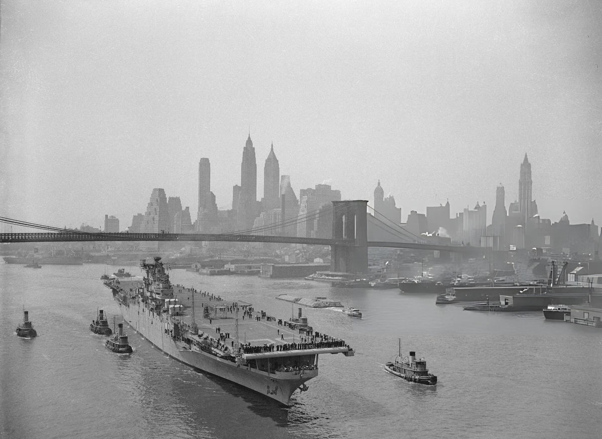 Aircraft Carrier Uss Leyte Sailing The East River Toward The Brooklyn Navy Yard, 1940S.