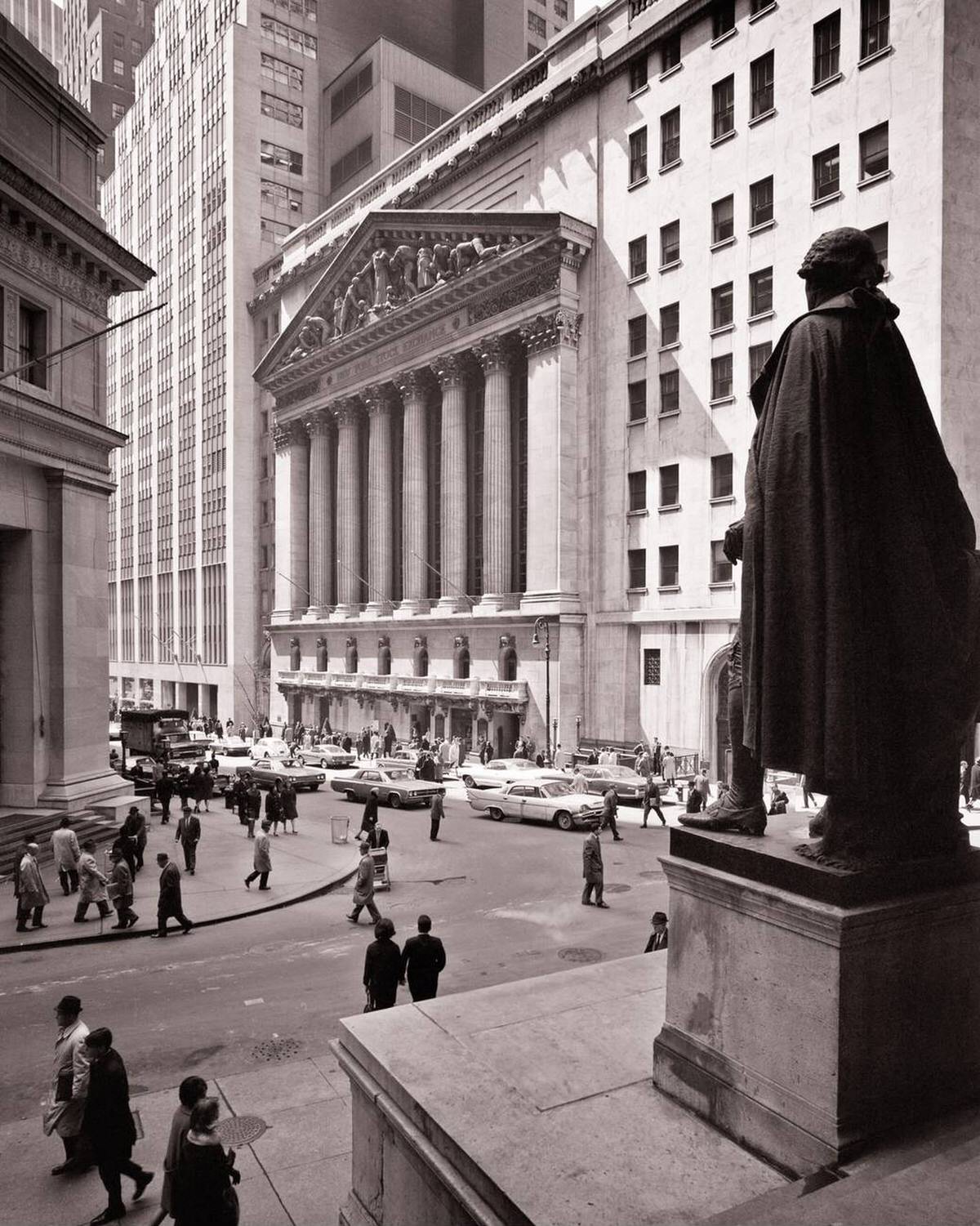 New York Stock Exchange At The Corner Of Broad And Wall Streets With The Statue Of George Washington, 1960.