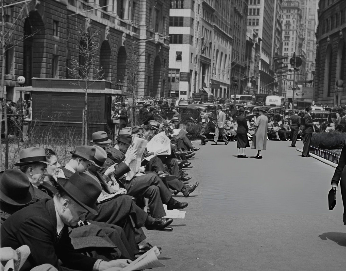 Men Reading Newspapers On Benches At Bowling Green, 1947.