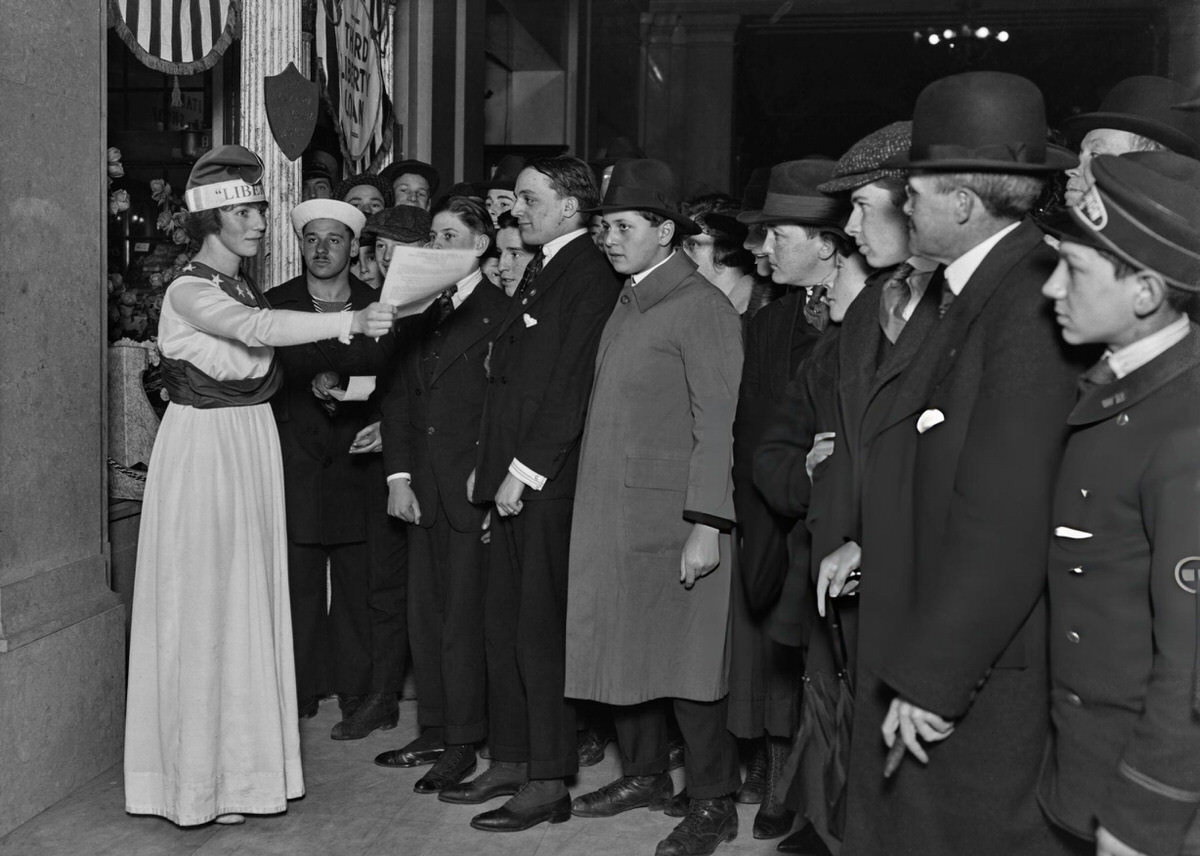 Marie Gaynor Dressed As Lady Liberty Selling Liberty Bonds At The Equitable Building, 1918.
