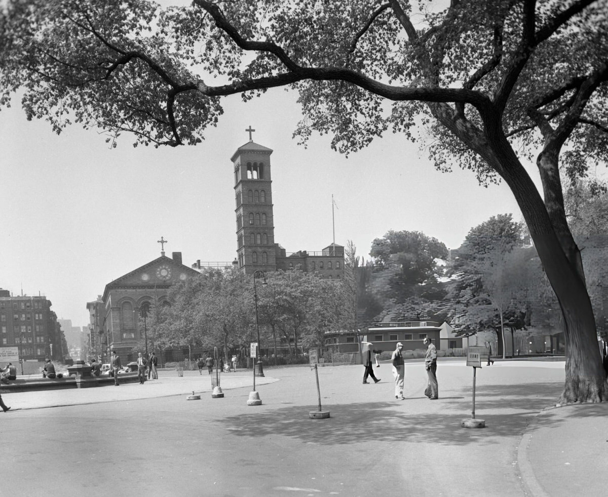 Washington Square Park And The Former Judson Hotel, 1961.