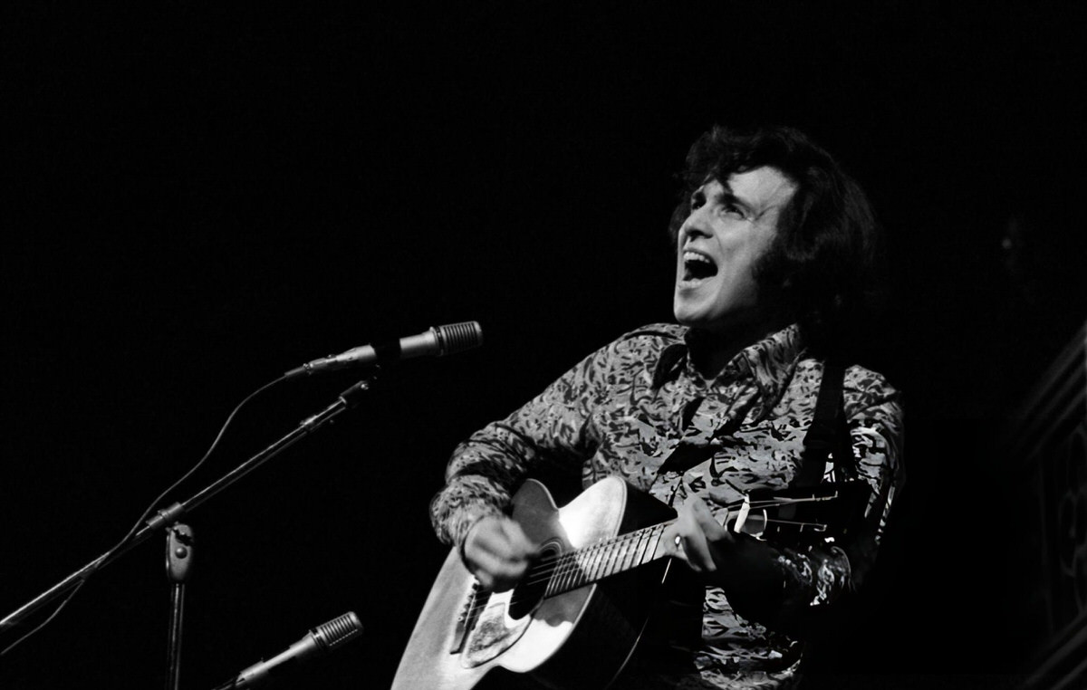 Don Mclean Performing At The Washington Square Methodist Church, 1972.