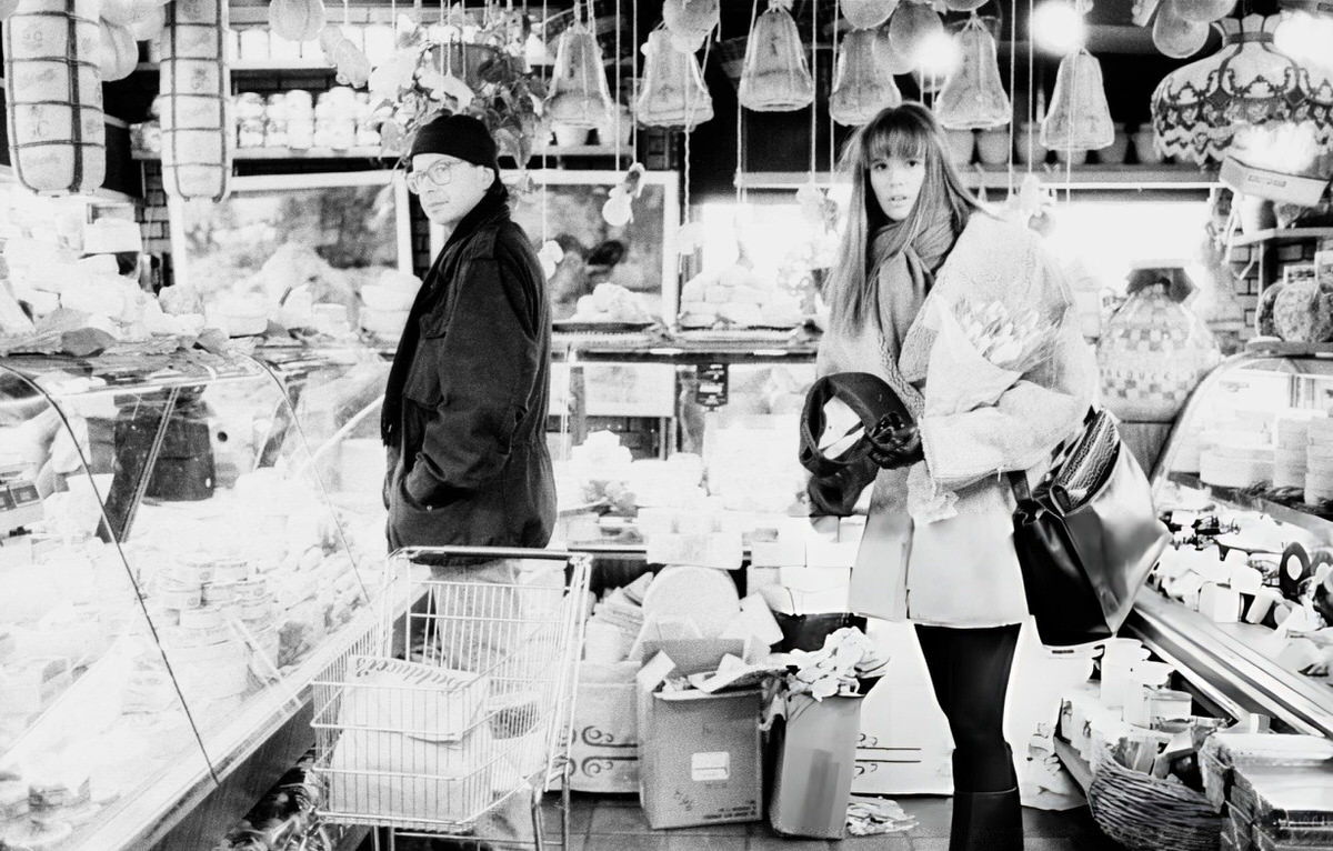 Elle Macpherson Shopping In Greenwich Village, 1987.