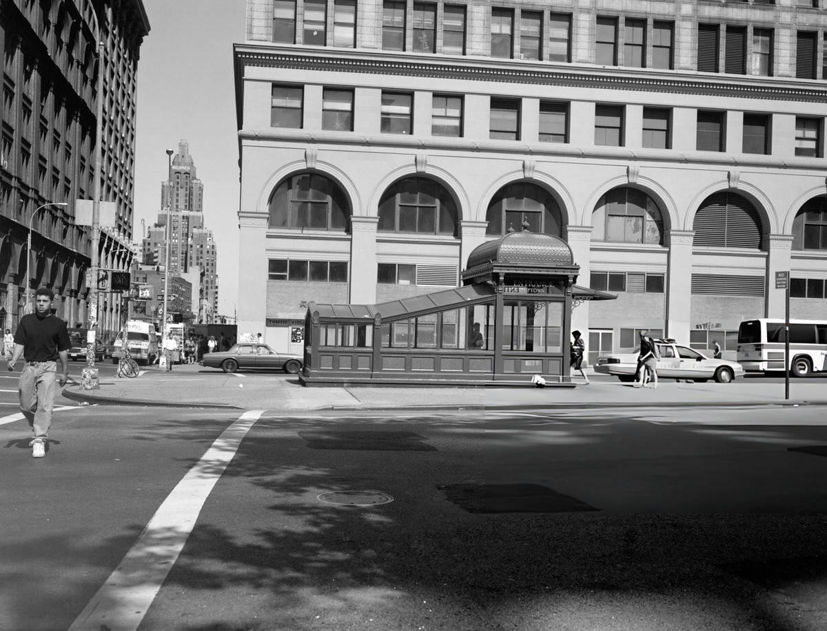 Astor Place Subway Kiosk, New York, 1990.