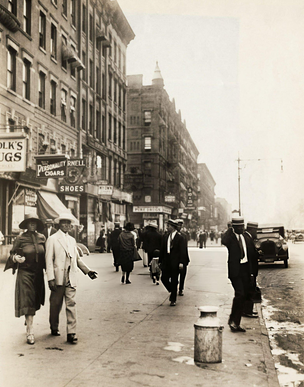 Pedestrians On A Street In Harlem, 1920S.