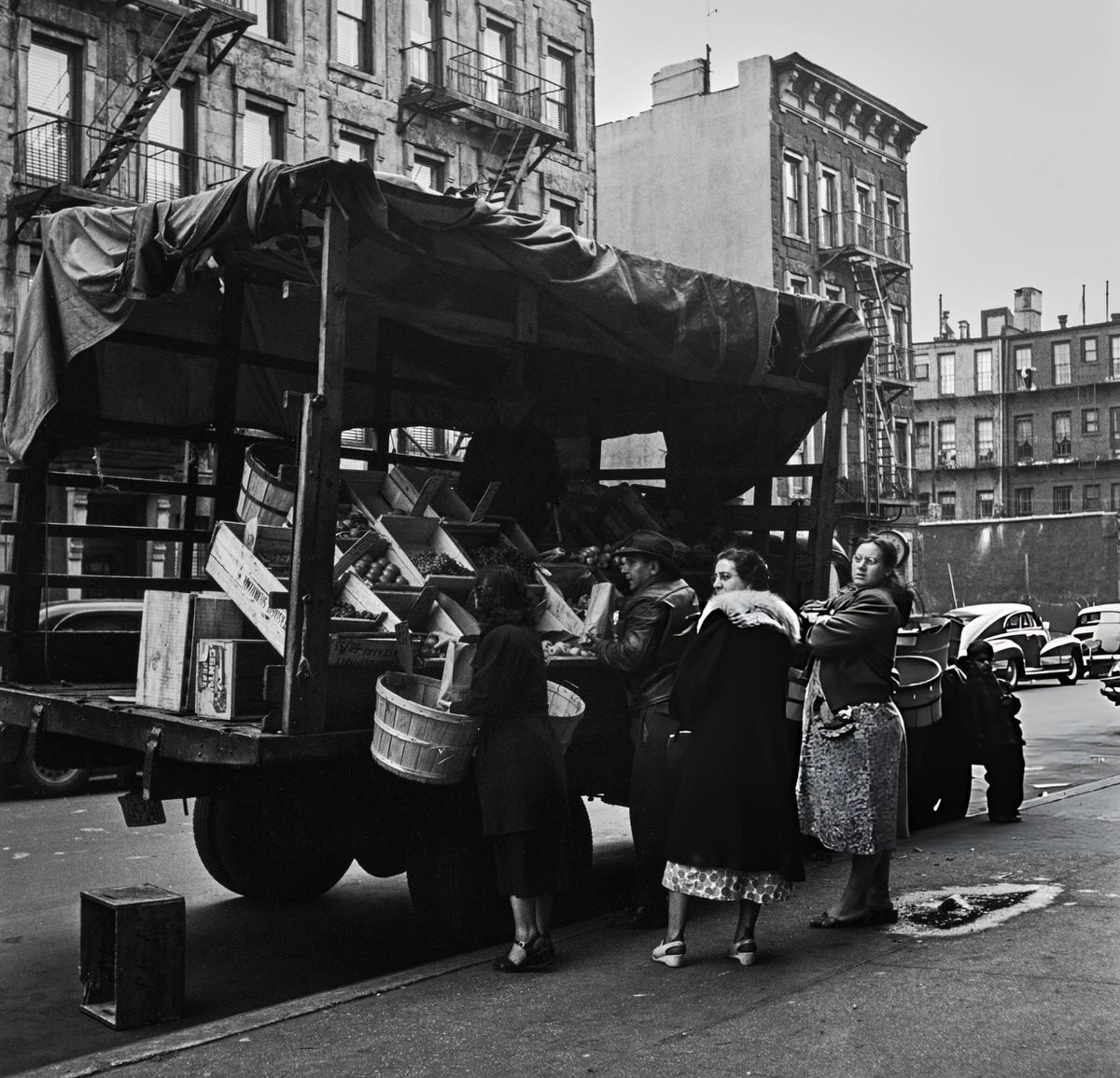 Women Shopping At A Grocer'S Truck In East Harlem, 1955.