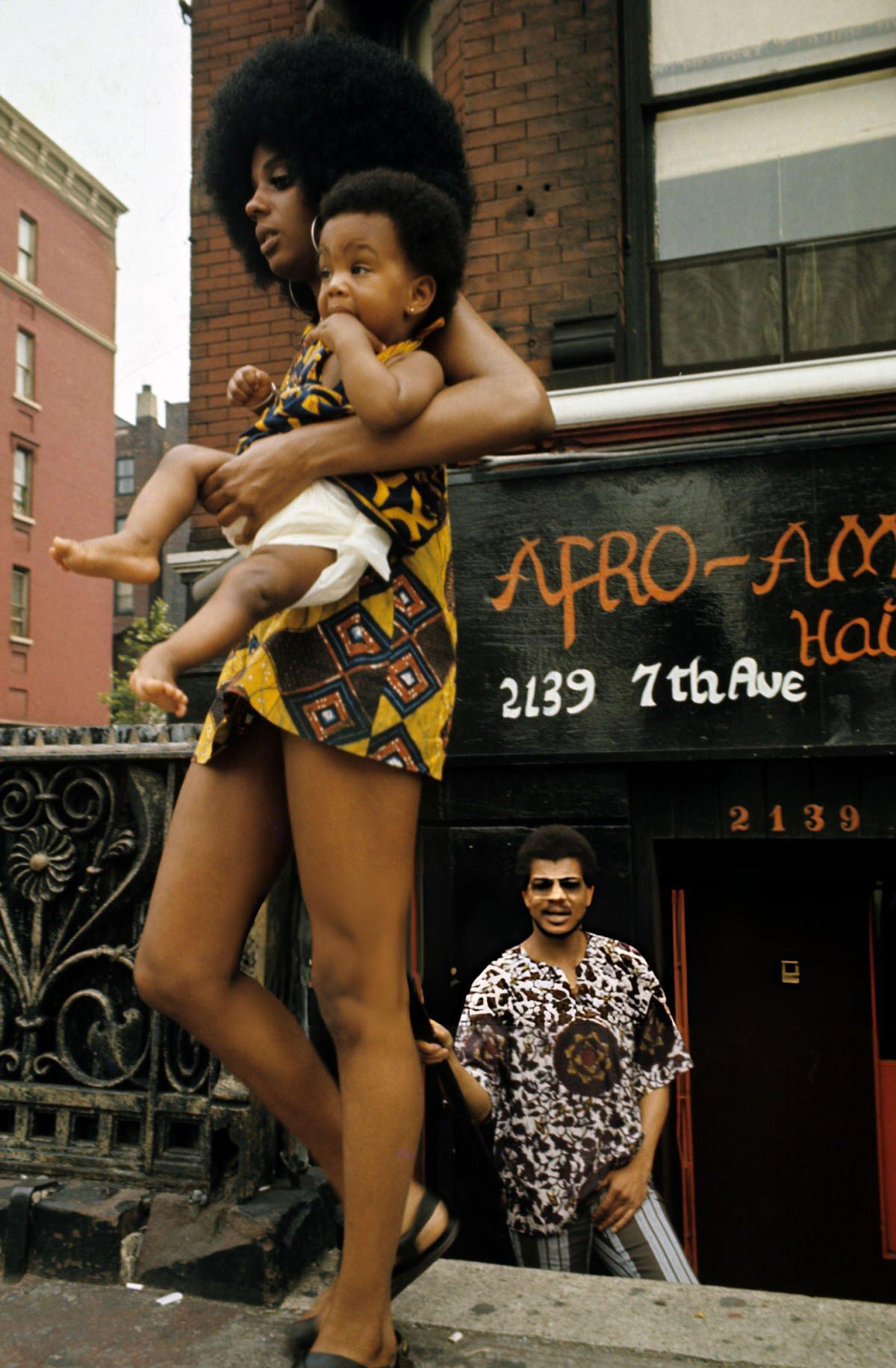 Young Woman With Her Child On A Harlem Street, 1970.