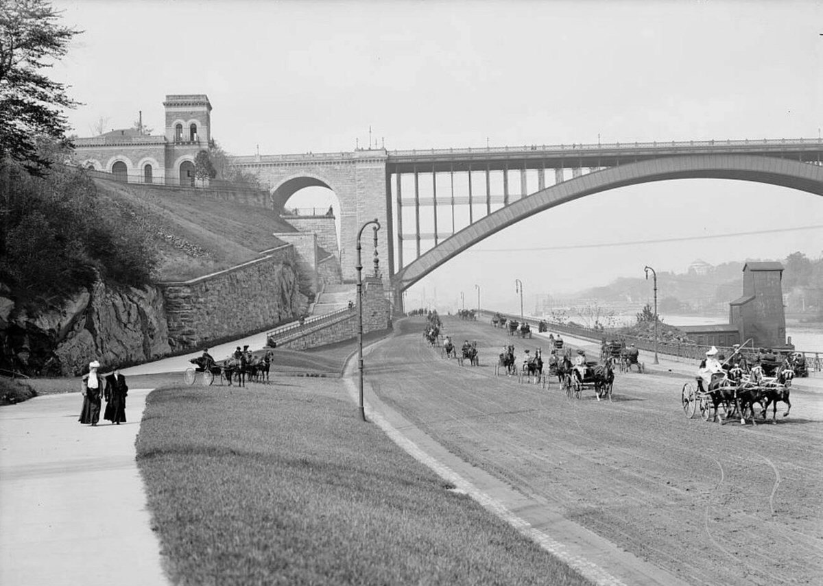 Harlem River Speedway, New York, 1905.