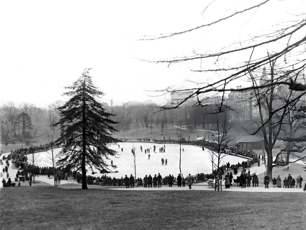 New Yorkers Watching Ice Skating In Central Park, Manhattan, 1920S.