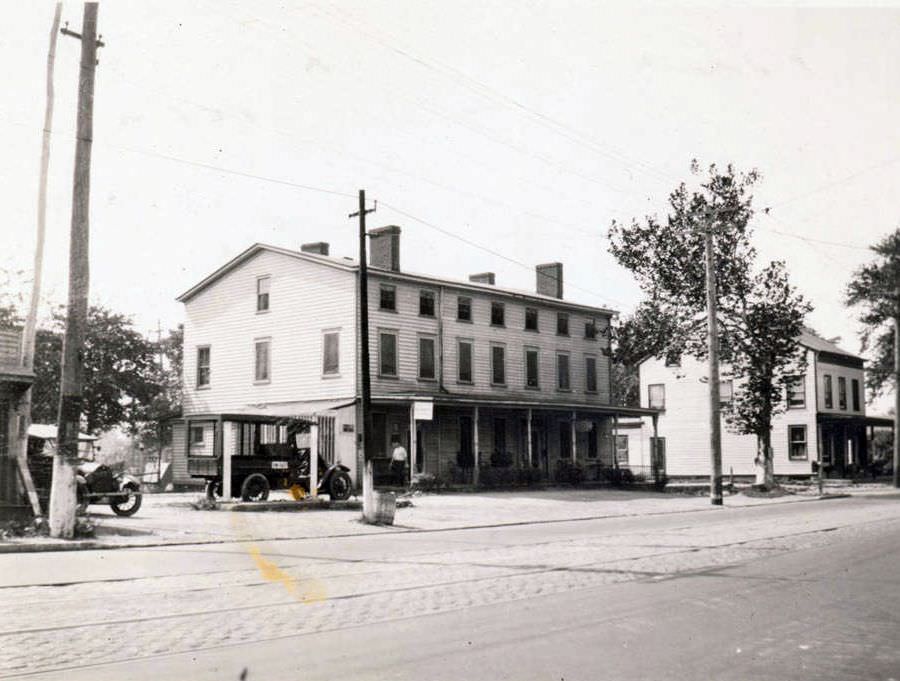 Ben Lane'S Hotel At The Southeast Corner Of Jamaica Avenue And 1St Avenue, 1922.