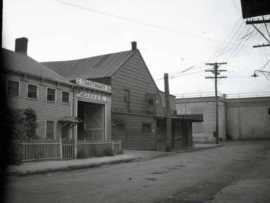 Former South Side Hotel And C. Trautmann Co. Garage At Twombly Place And Durand Street, 1922.