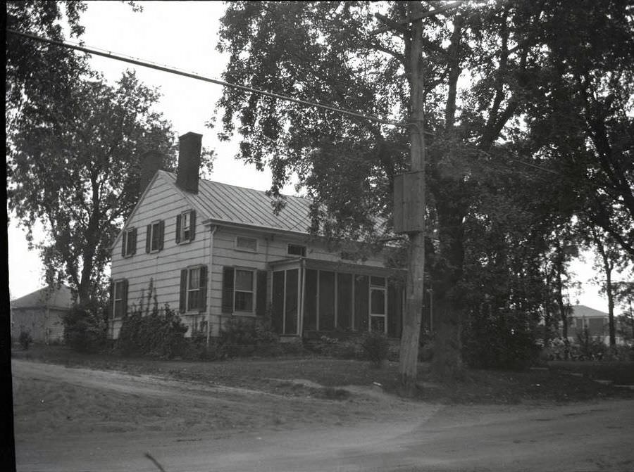 Benjamin Everitt House At The Southeast Corner Of Farmers Avenue And Everitt Avenue, St. Albans, 1922.