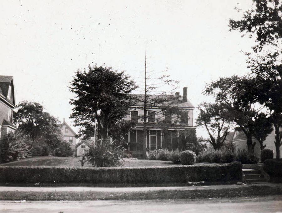 Amos Harris House On The East Side Of Van Wyck Avenue North Of 95Th Avenue, 1922.