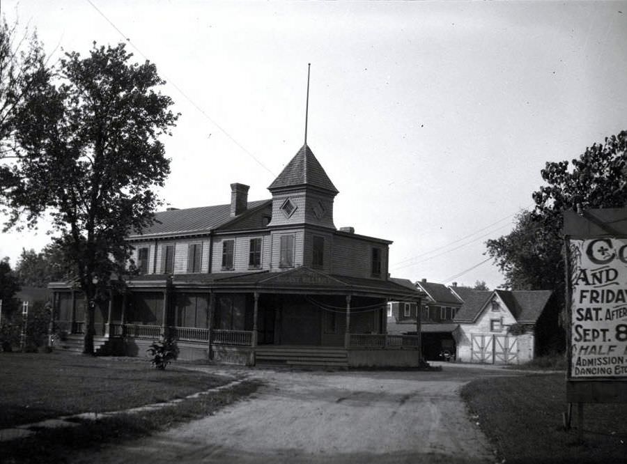 Dunton Hotel At The Southwest Corner Of Van Wyck Avenue And Jerome Avenue, 1922.
