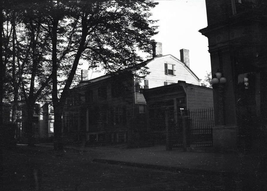 Hewlett Creed Tavern At 24 And 26 Union Avenue, 1922.