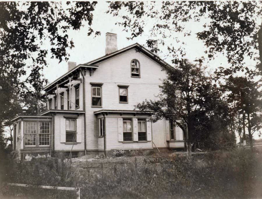 Rear Of The James Van Siclen House On The West Side Of Lincoln Avenue Near 112Th Avenue, 1922.