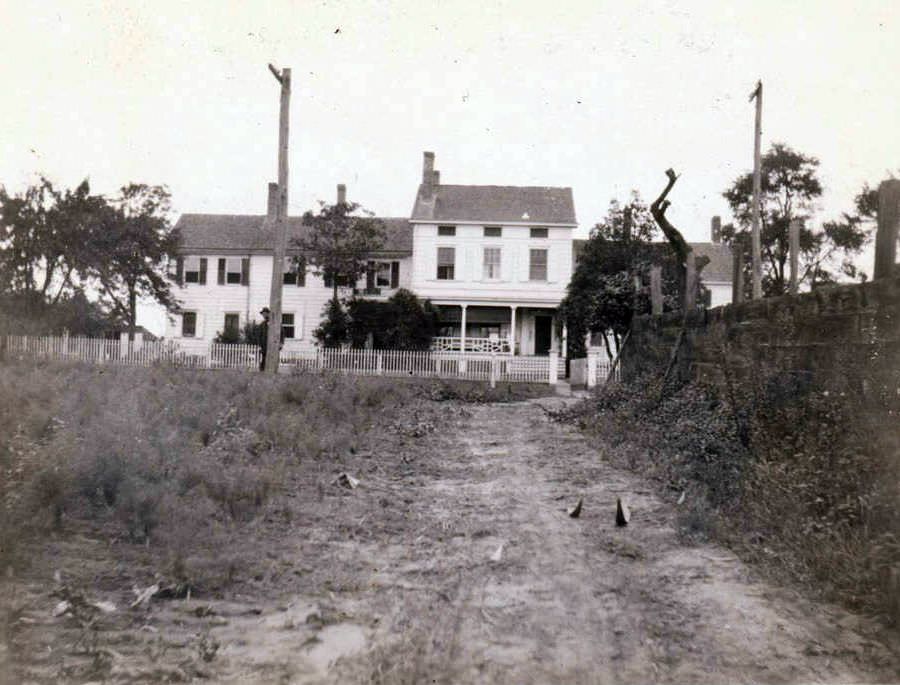 Jacob Bergen House On The North Side Of Old South Road At 130Th Street, 1922.