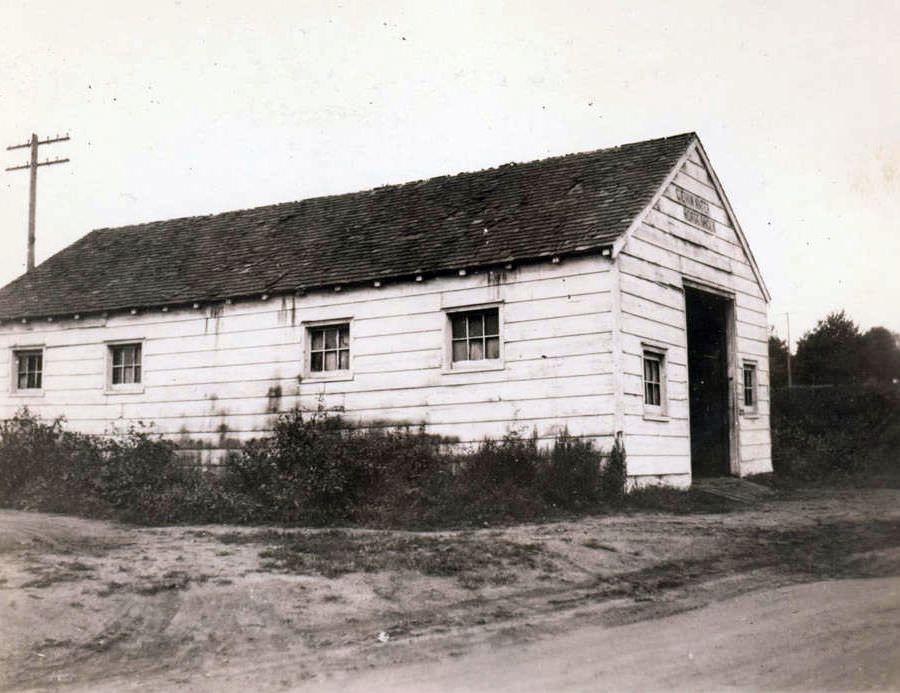 Mrs. G.e. Ely House And Blacksmith Shop At Hawtree Creek Road And Lincoln Avenue, 1922.
