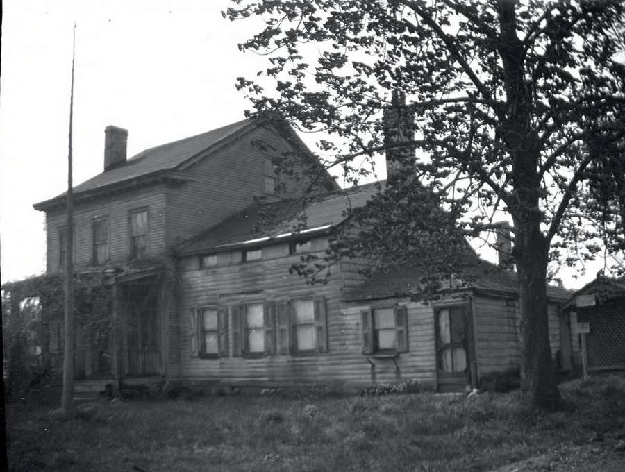 Vandergan House On The North Side Of Jericho Turnpike West Of 214Th Place, Queens Village, 1923.