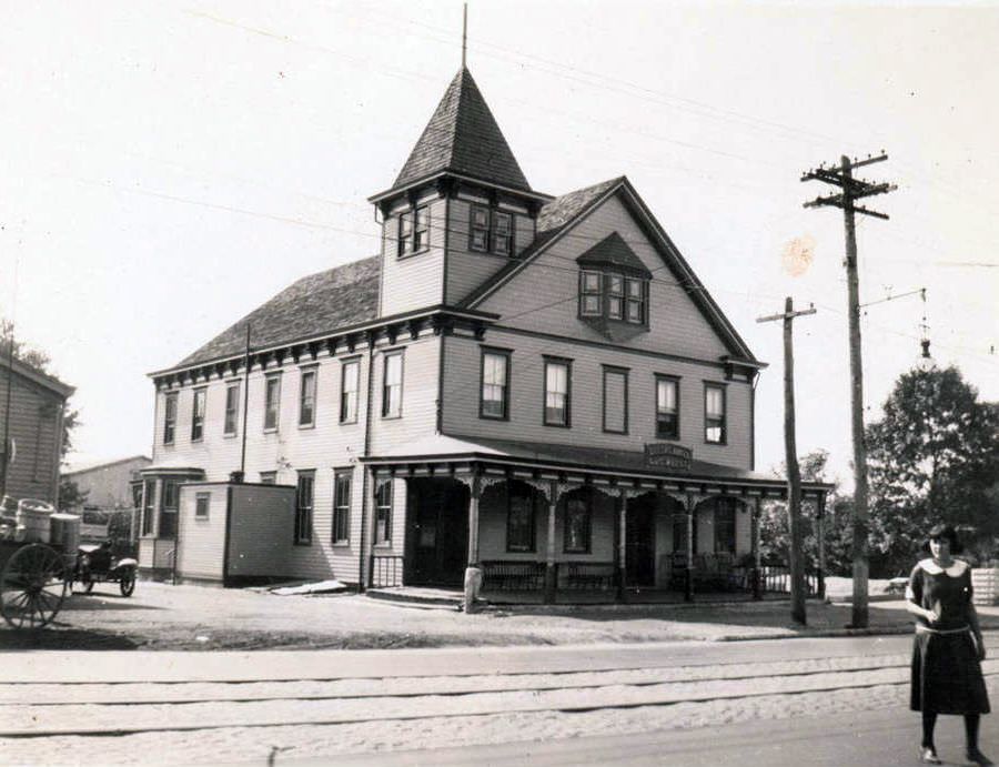 Gus Warest'S Queens Hotel On The South Side Of Jamaica Avenue Opposite Hollis Court Boulevard, 1923.