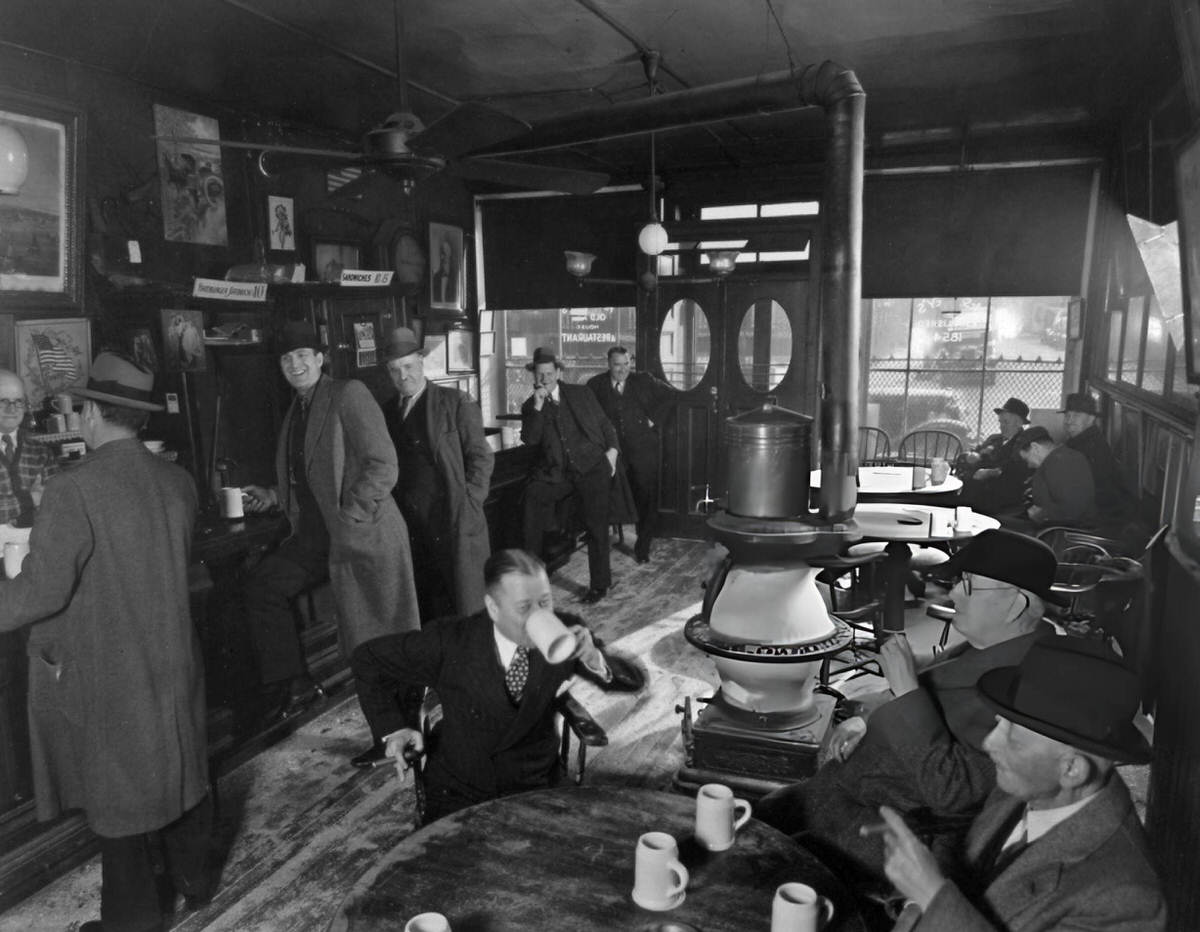 Mcsorley'S Old Ale House At 15 East 7Th Street, Manhattan, 1937.